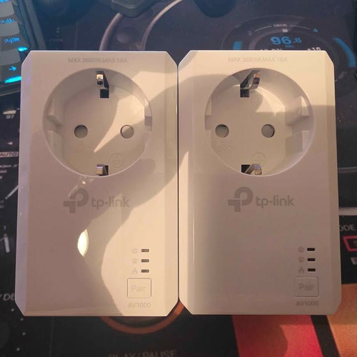 TP-Link TL-PA7027P kit like new