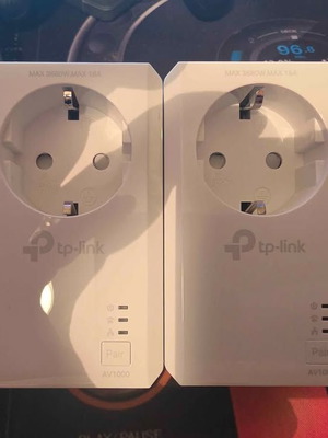 TP-Link TL-PA7027P kit like new