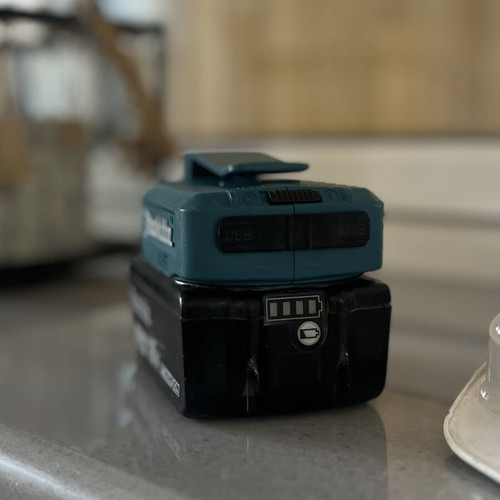 Makita Power Bank set with 18V 5.0Ah battery and USB adapter ADP05