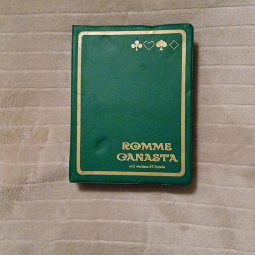 Playing cards new, 2 pieces in practical case sealed