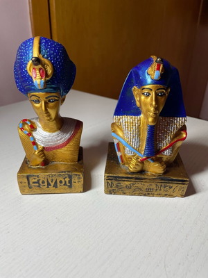 Set of 2 Egyptian style decorative busts made of resin new