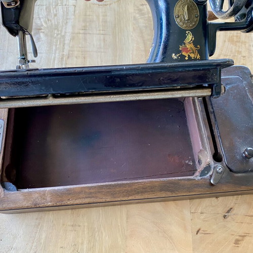 Singer 28k Sewing Machine used, Victorian Ottoman Carnation design 1901