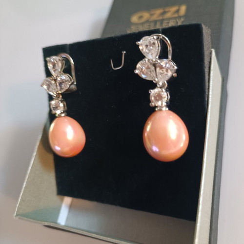 Ozzi drop earrings with pink salmon pearl like new