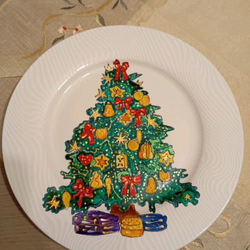 Decorative Christmas plate made of porcelain like new