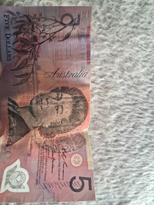 Collectible 5 dollar Australia banknote used