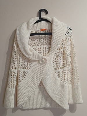 Bershka white/cream knitted cardigan with large collar, size Medium, like new