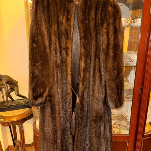 Mink fur coat like new, one piece