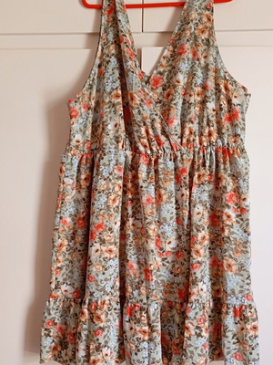 Floral dress Shein size 4XL like new, multicolor
