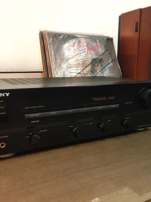 Sony TA-F335R integrated amplifier used, 2x40W RMS, phono input