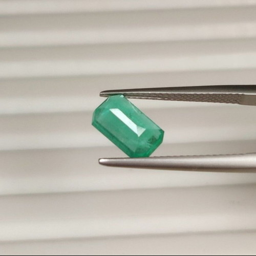 Natural Emerald 1.86 ct IGI Certified from Zambia, new