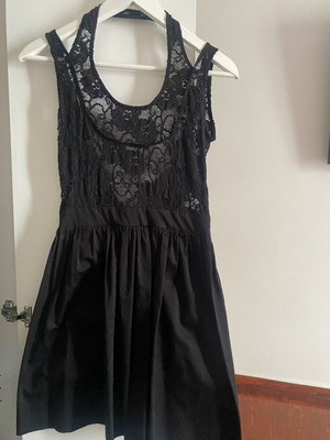 Elegant black dress new with lace, size XS
