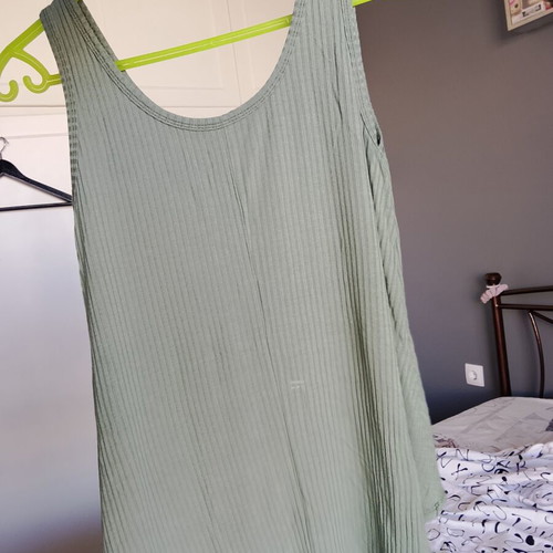 Sleeveless ribbed top with buttons, like new, olive green