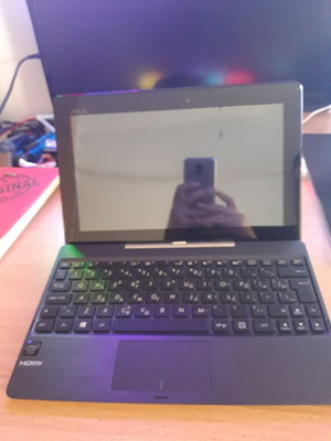 Asus laptop σαν καινούργιο με 32GB κάρτα και Windows 10