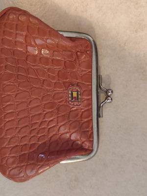 Coin purse coral like new