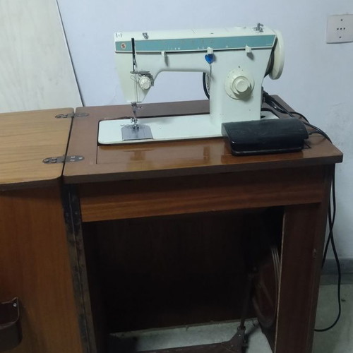 Singer 258 sewing machine like new with cabinet and table stand