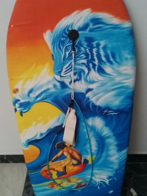 Bodyboard board like new with leash and wave tiger design