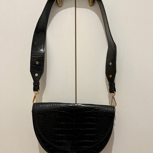Black crossbody bag used, croco style