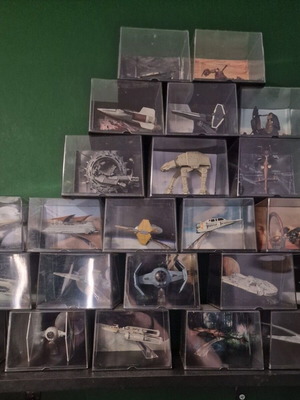 Star Wars miniature collection 23 pieces new in excellent condition