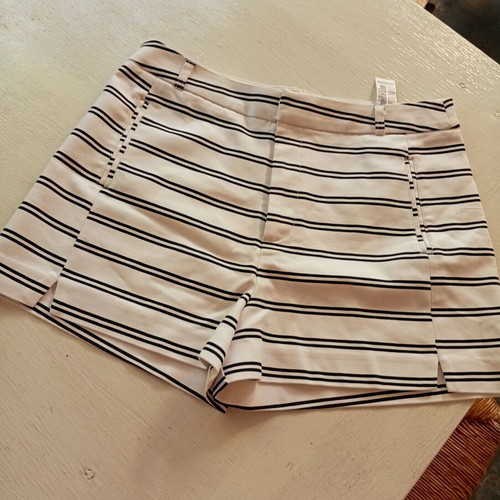 Stradivarius shorts new, size L, black and white