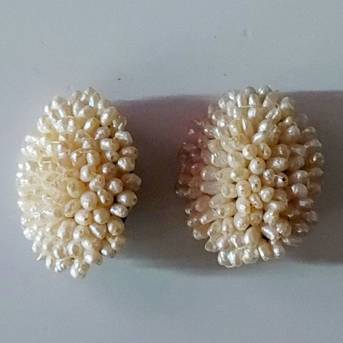 Vintage earrings with small freshwater pearls, like new