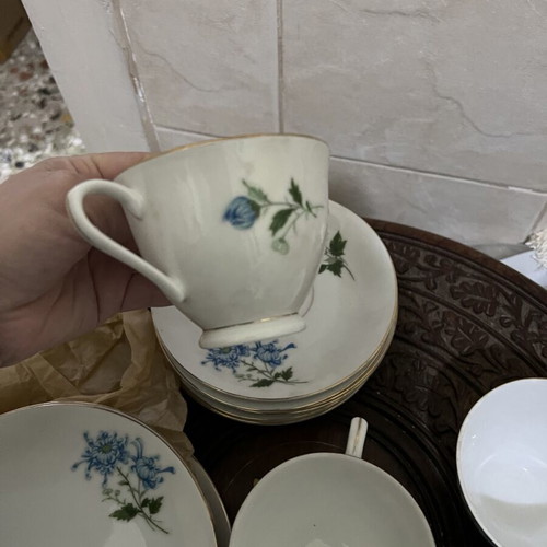 Vintage Chinese tea set like new with 6 cups and 6 dessert plates