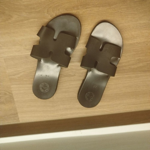 Black flat sandals size 37 like new