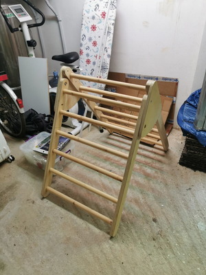 Climbing Triangle like new, wooden kids climbing frame