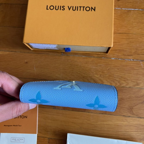 Louis Vuitton wallet like new, blue