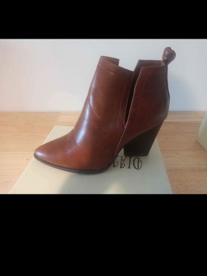 Tan ankle boots used, size 40