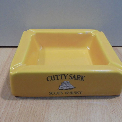 Cutty Sark Scots Whisky vintage promotional bar set new