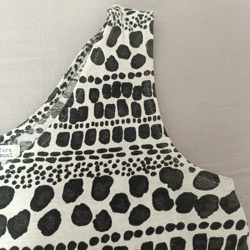 Sfera summer tank top like new, size S, black and white