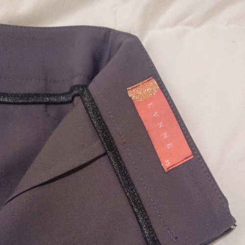 Lynne skirt size XS like new, charcoal, fitted