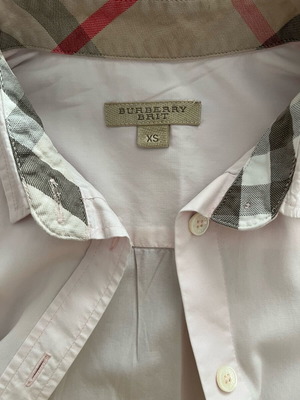 Burberry women's shirt soft pink like new, slim fit
