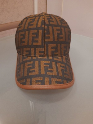 Hat like new, adjustable size, black and brown