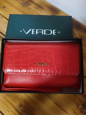 Verde red leather wallet, worn front and broken zipper
