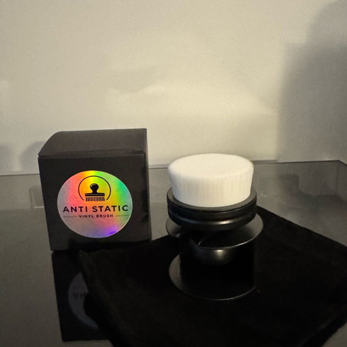 Antistatic vinyl brush like new with case