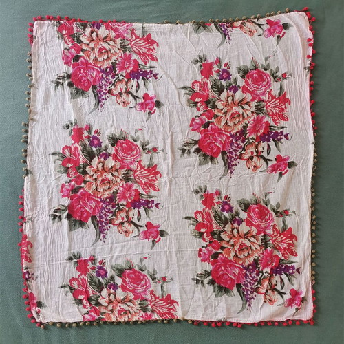 Floral scarf used, white with flowers 85x85 cm
