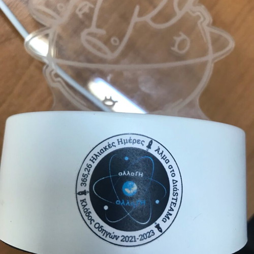 Illuminated table gadget like new with astronaut and USB
