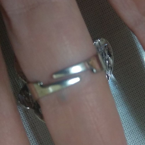Ring with purple stones like new, adjustable opening