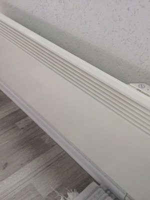 NOBO 2000W space heater like new with thermostat and dual mounting