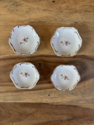 4 vintage porcelain hand-painted plates, 8cm diameter