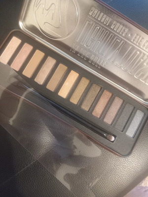 W7 eyeshadow palette unused