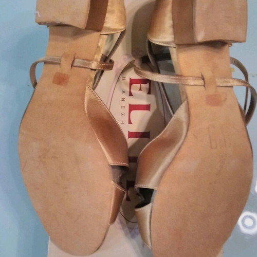 G&G pumps new, gold color, size 40 with low heel