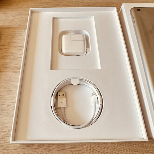 Apple iPad 9.7" Wifi Silver 32GB 6th Generation new