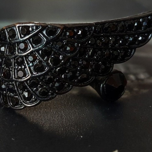 Gothic black wing ring with strass, new