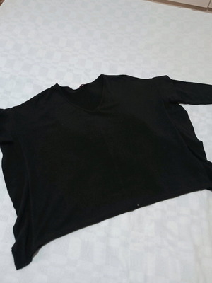 Pullover thin knit wide fit size M-L black like new
