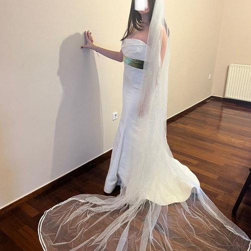Vera Wang wedding dress used, silk, strapless, size 10 with green ribbon