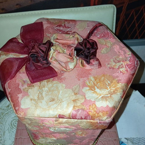 Fabric large jewelry box like new in shades of pink, white and burgundy 18"