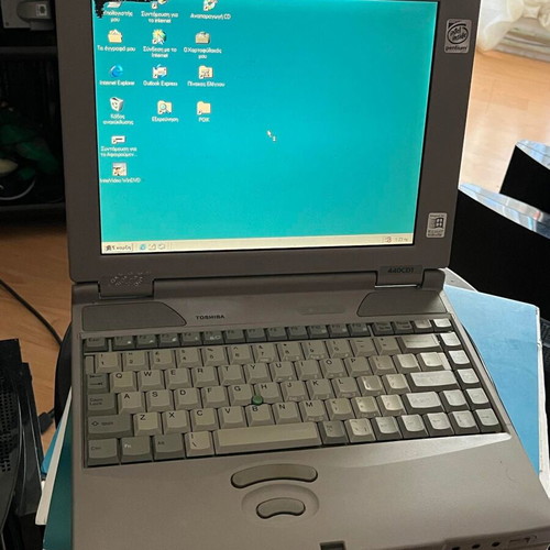 Toshiba 440 CDT computer with Windows 98 Second Edition like new