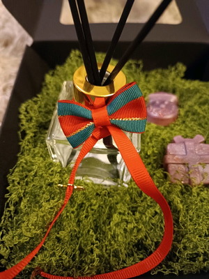 Gift box αρωματικό χώρου σαν καινούργιο με wax melts μελομακάρονο